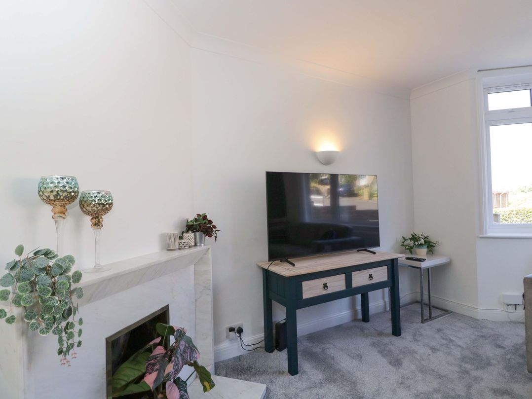 6 Newbridge Gardens