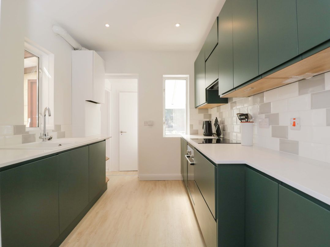6 Newbridge Gardens