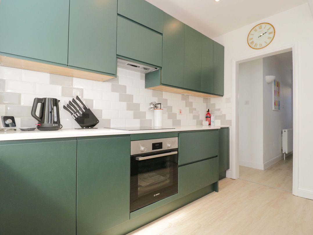 6 Newbridge Gardens