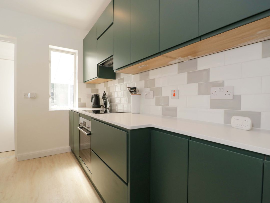 6 Newbridge Gardens