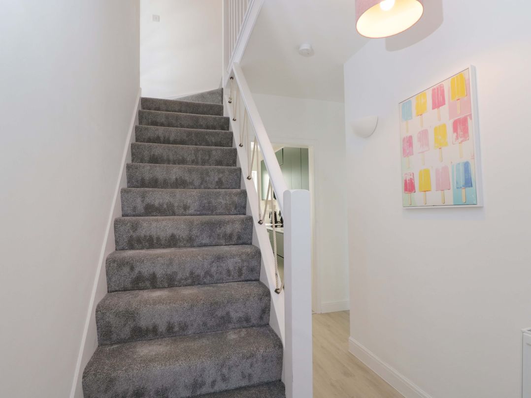 6 Newbridge Gardens
