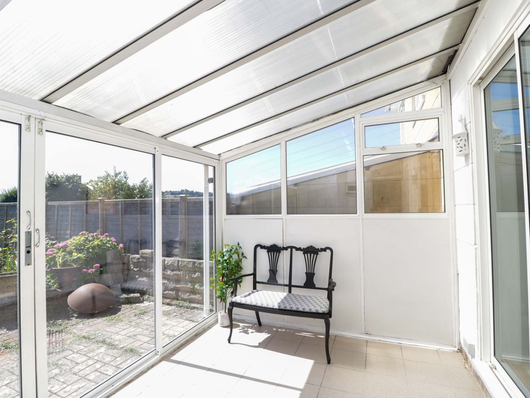 6 Newbridge Gardens