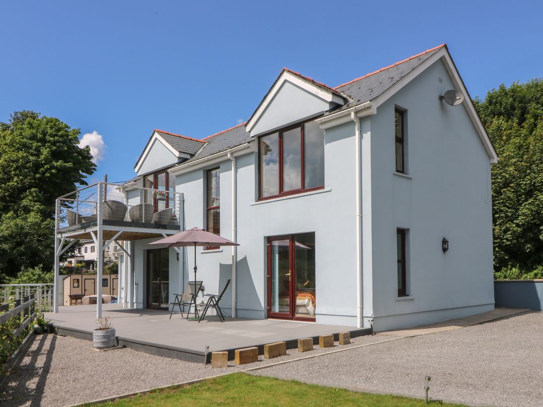 1 Bryn Beudy, Stepaside - Sleeps 6 guests