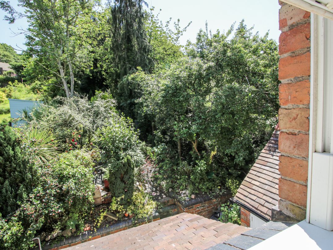 157 Watling Street South
