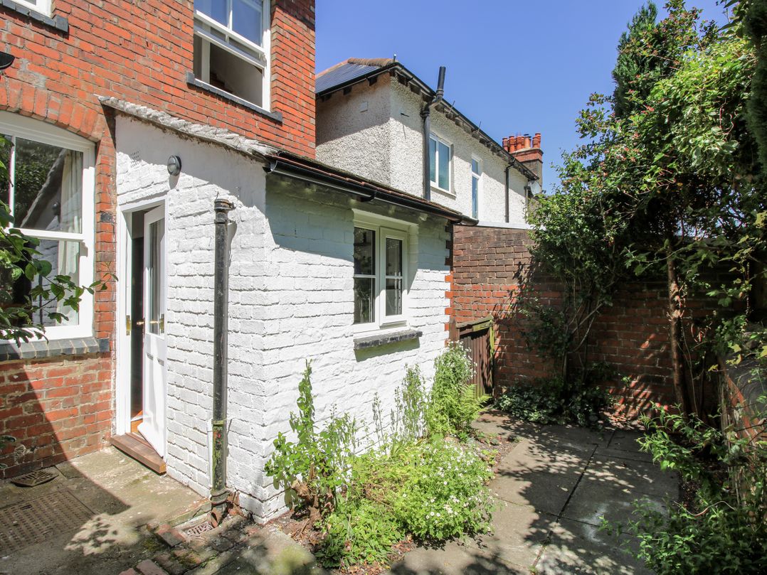 157 Watling Street South