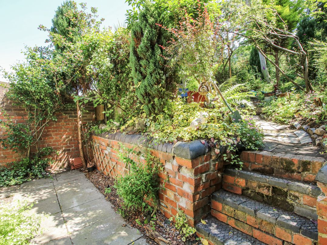 157 Watling Street South