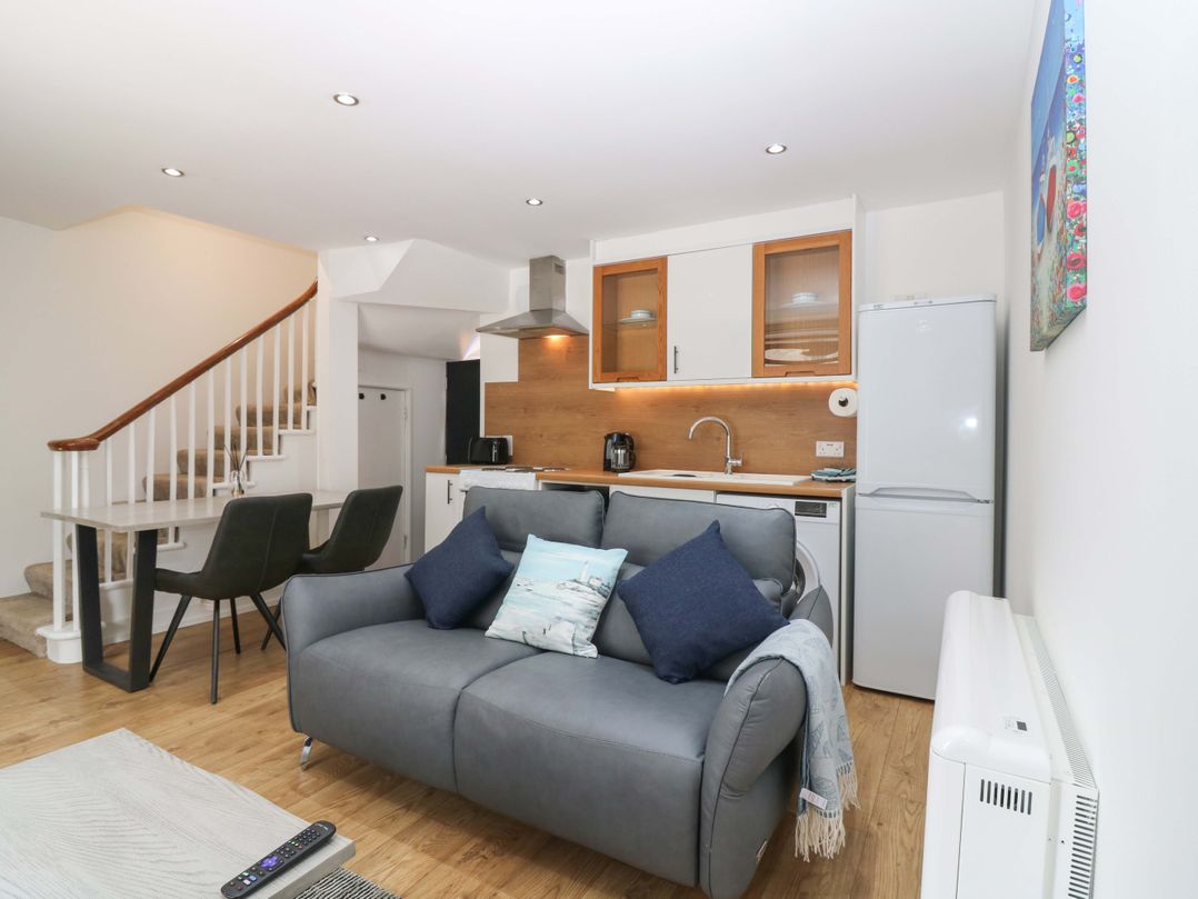3 Caroline Place