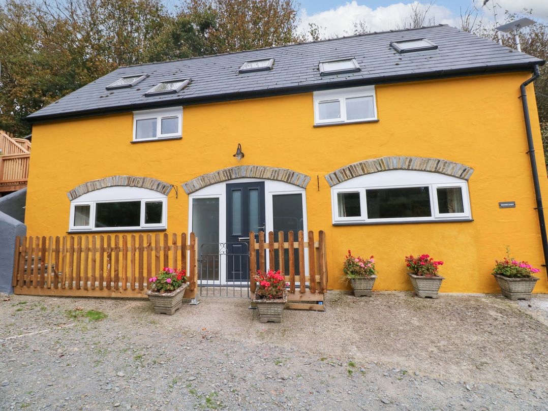 Pendre Barn, Cenarth - Sleeps 6 guests
