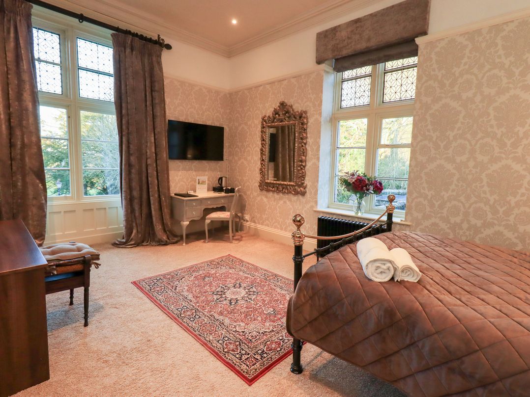 Summerlands Hall Gothic Apartment