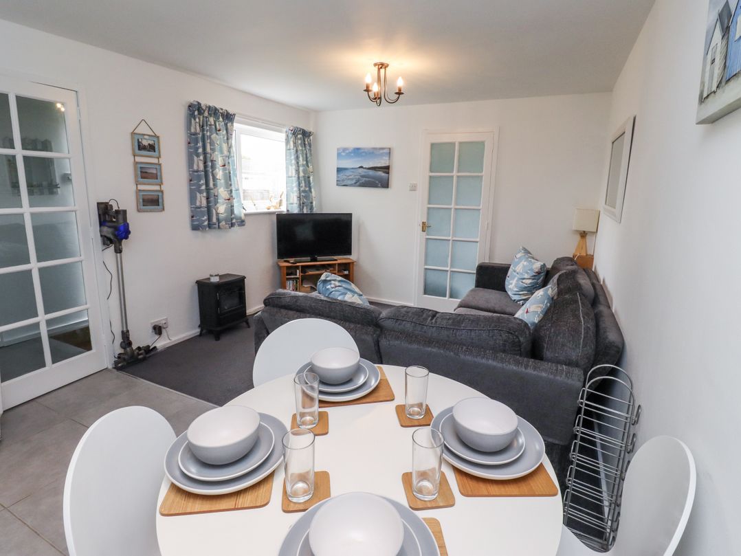 51 Longstone Park