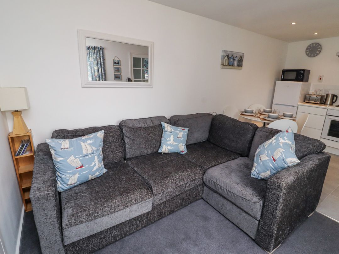 51 Longstone Park