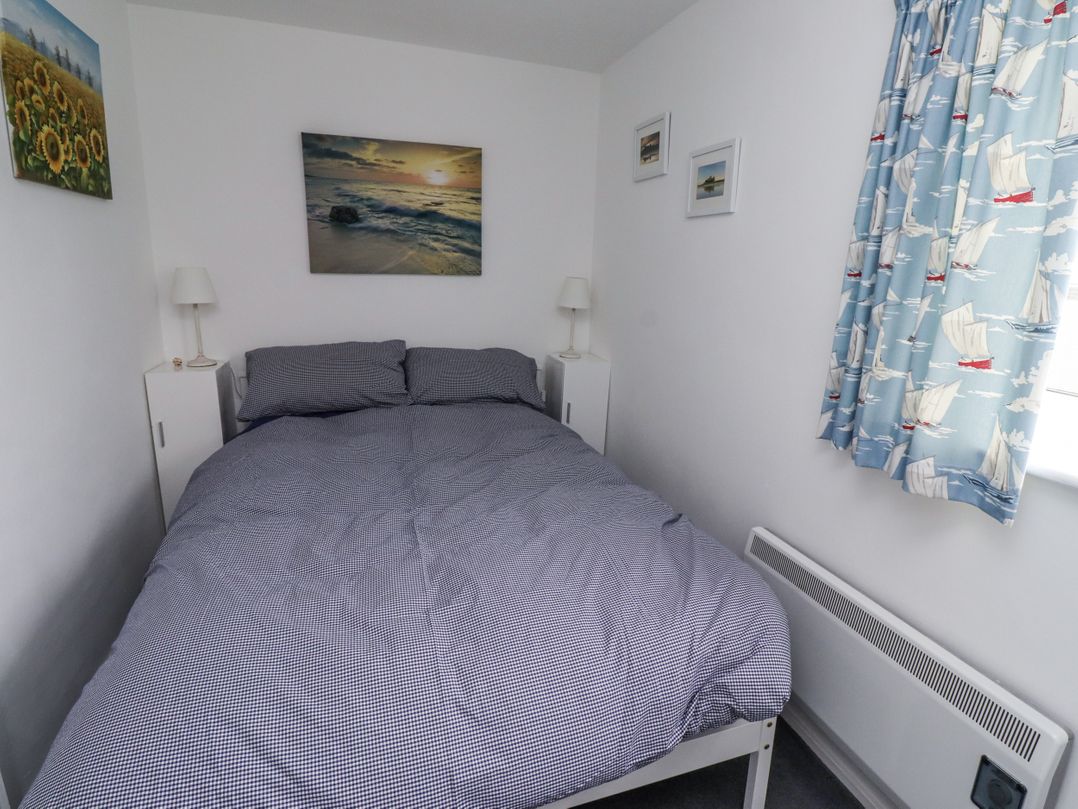 51 Longstone Park