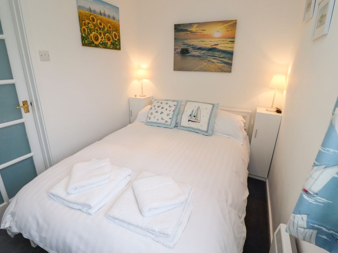 51 Longstone Park