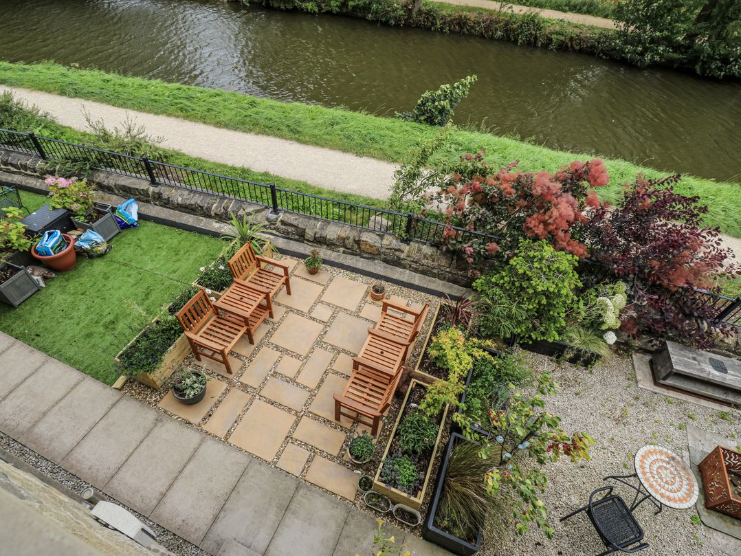 Canal View Apartment