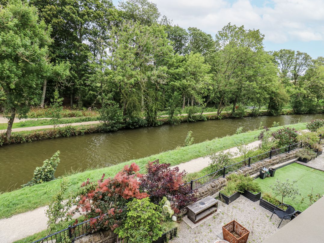 Canal View Apartment