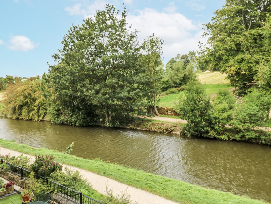 Canal View Apartment