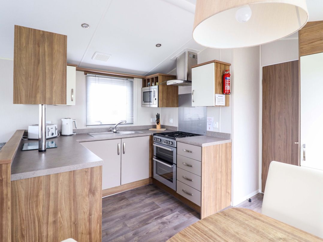 Sea Breeze C38 Dyffryn Seaside Estate