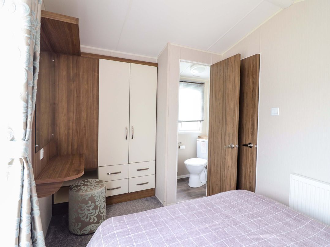 Sea Breeze C38 Dyffryn Seaside Estate