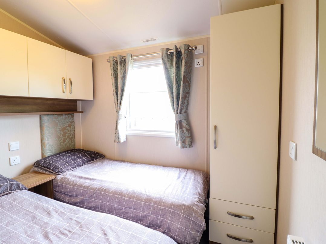 Sea Breeze C38 Dyffryn Seaside Estate