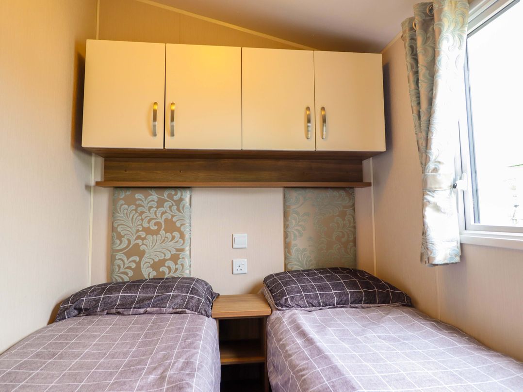 Sea Breeze C38 Dyffryn Seaside Estate