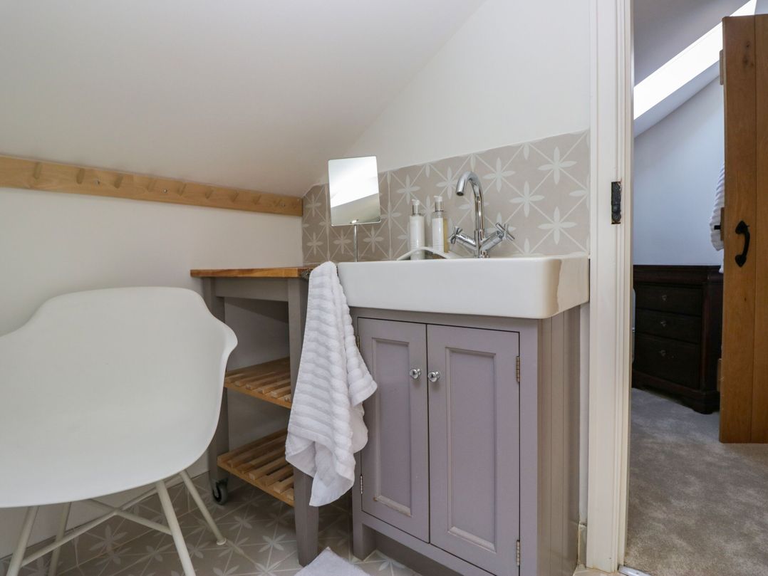 Barn Howe
