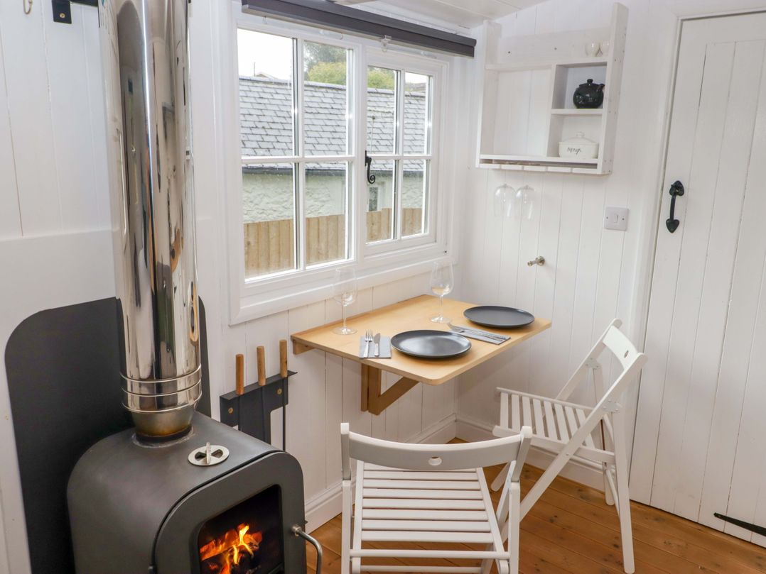 King's Cwtch Shepherd's Hut