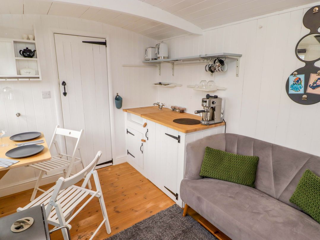 King's Cwtch Shepherd's Hut