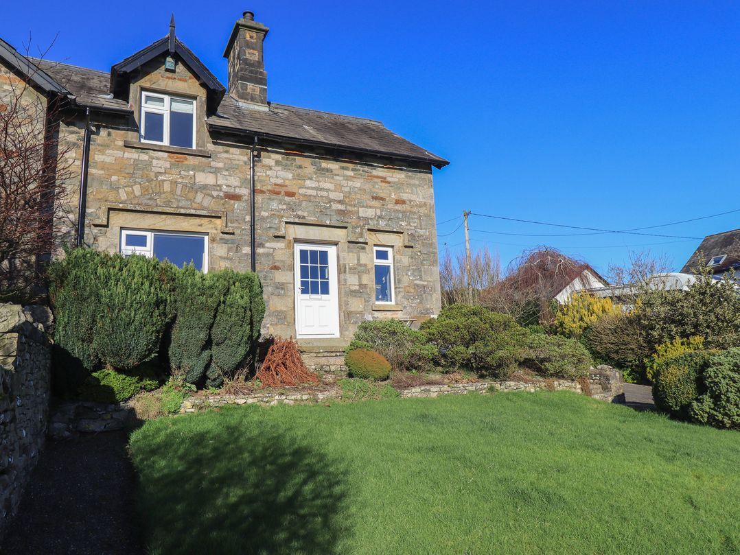 2 Lupton Hall Cottages