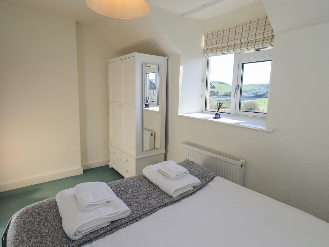 2 Lupton Hall Cottages