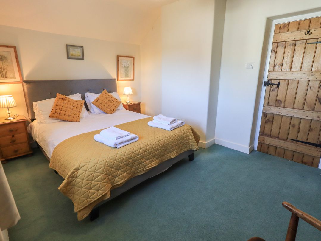 2 Lupton Hall Cottages