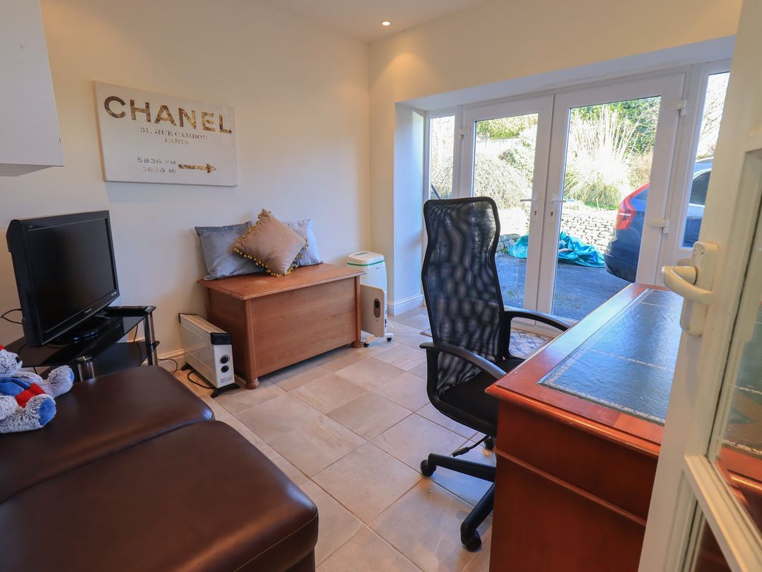 2 Lupton Hall Cottages