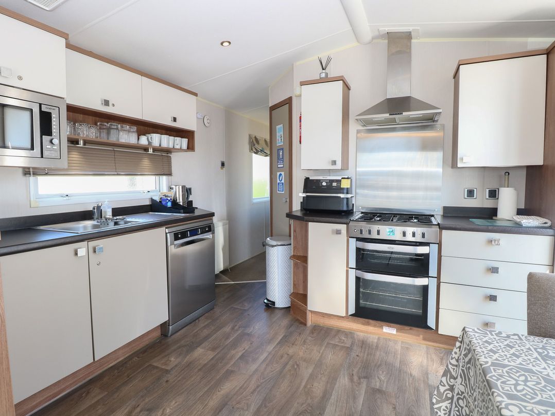 Hopton Holiday Village - Holiday Accommodation 632