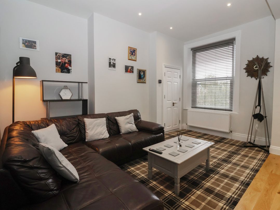 Flat 2 23 Hyde Park Road