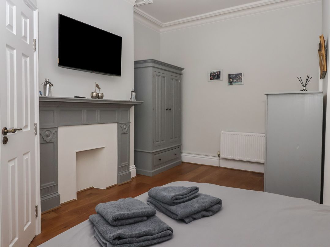 Flat 2 23 Hyde Park Road