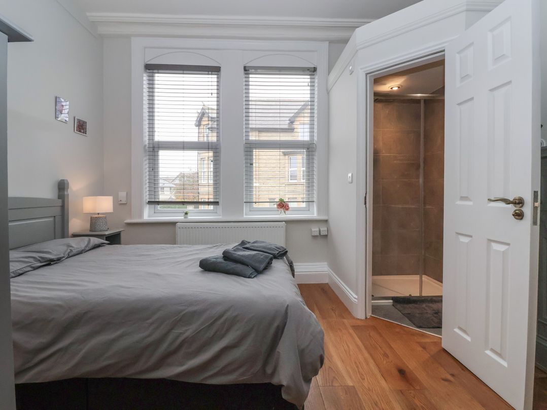 Flat 2 23 Hyde Park Road