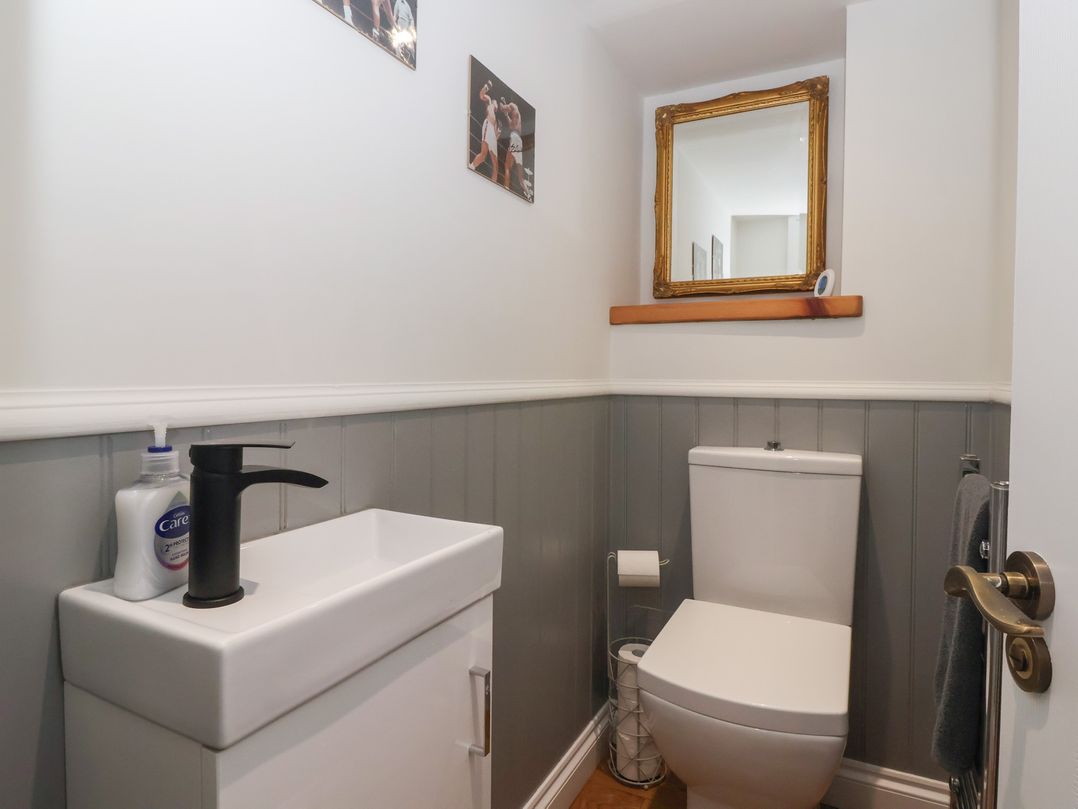 Flat 2 23 Hyde Park Road