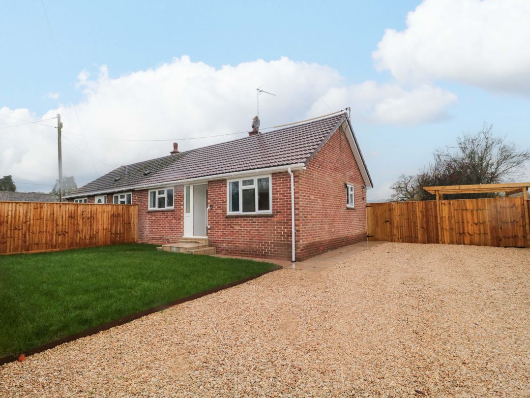 2 Stroud Bungalows, Bourton