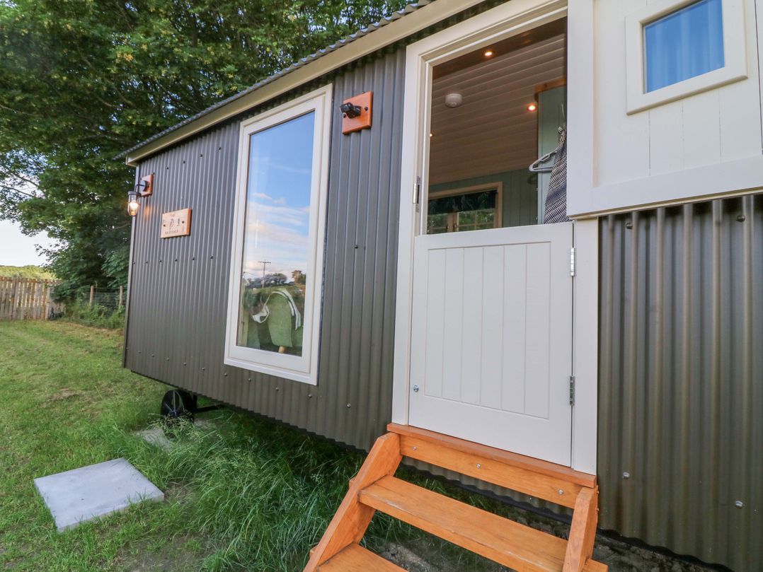 Kingfisher Hut