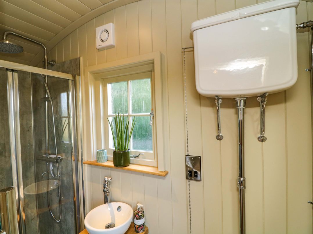 Kingfisher Hut