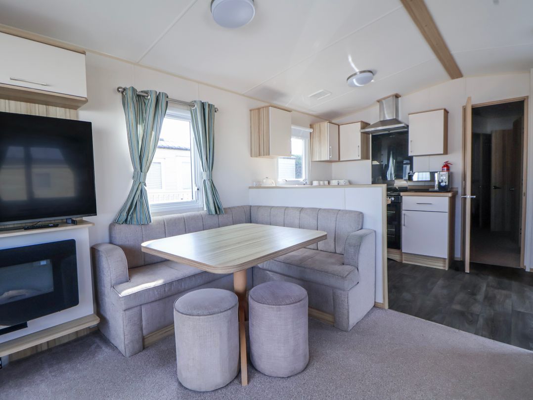 The Beachside Hideout - St Michaels Caravan Park