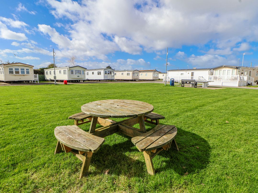 The Beachside Hideout - St Michaels Caravan Park