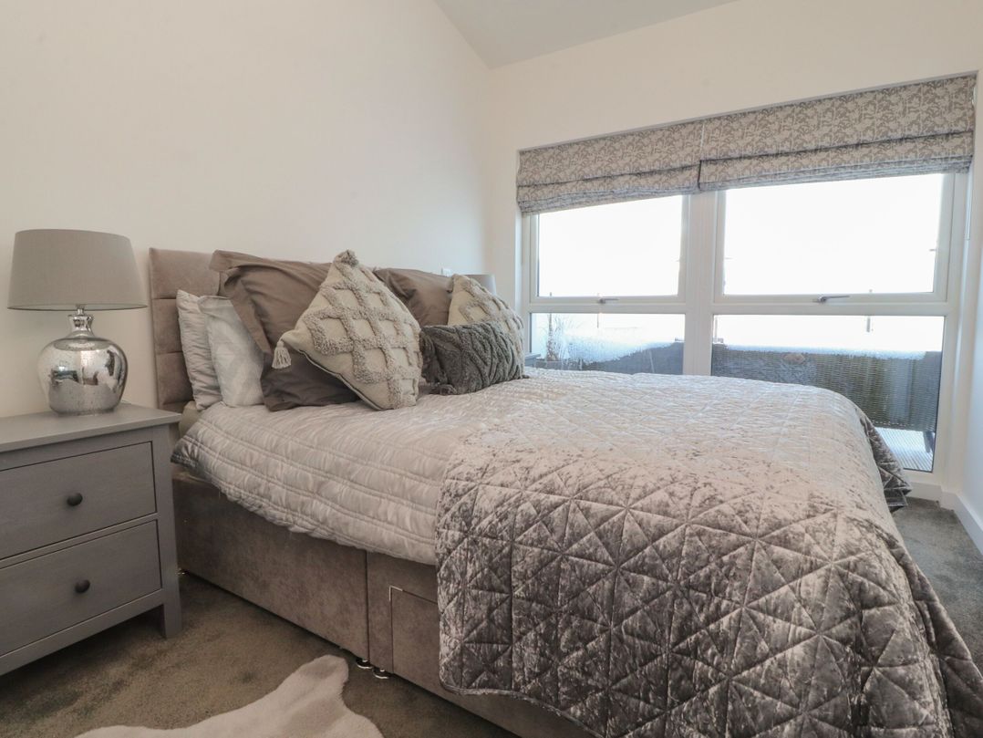 Apartment 20, River View