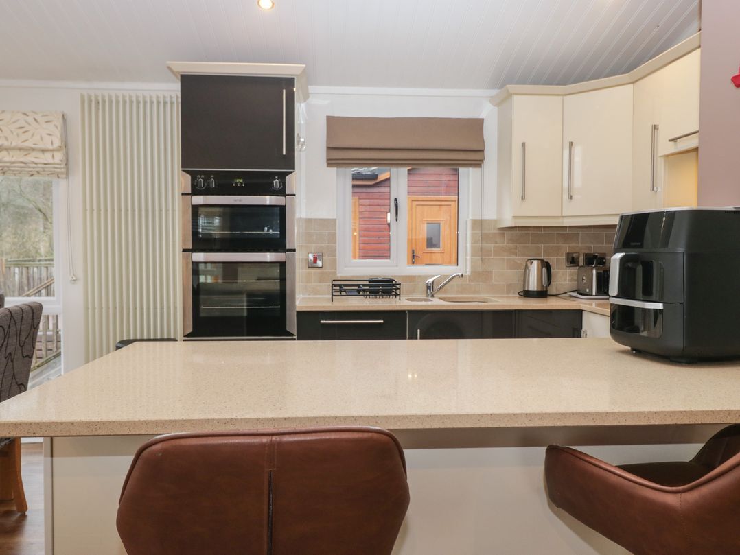 High Lake View Lodge