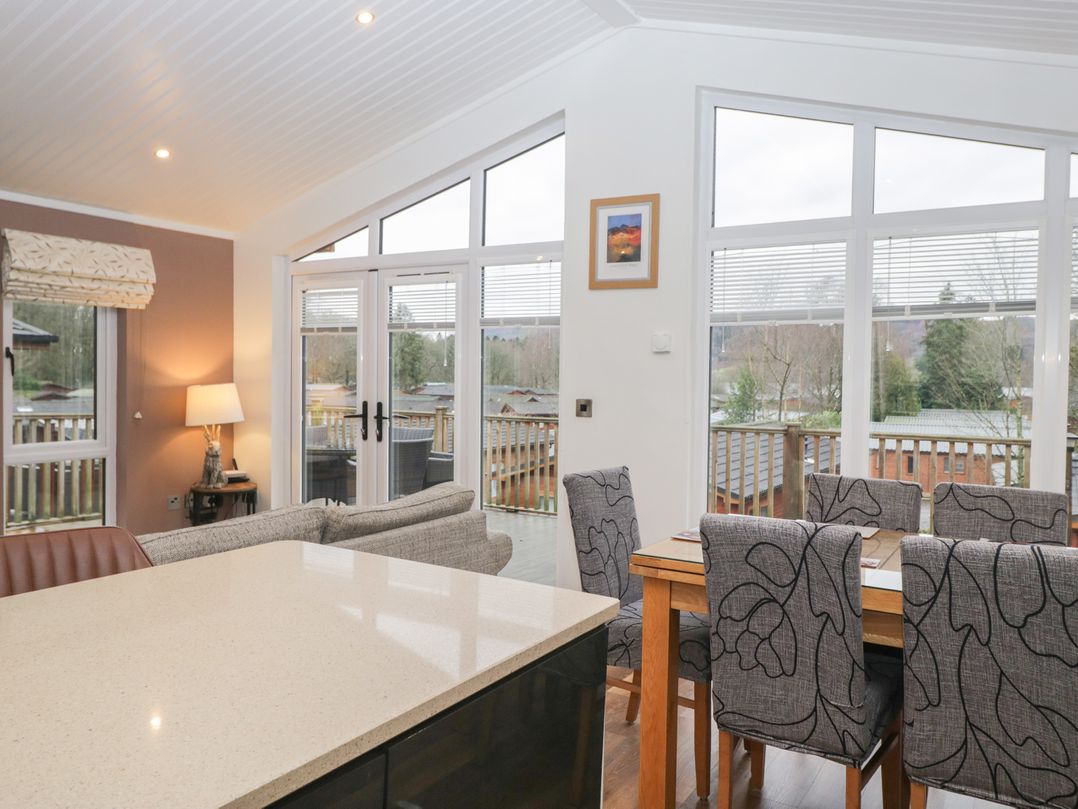 High Lake View Lodge