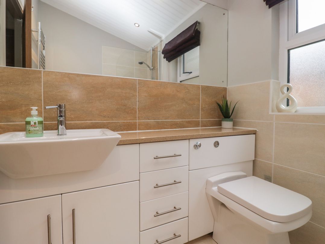 High Lake View Lodge