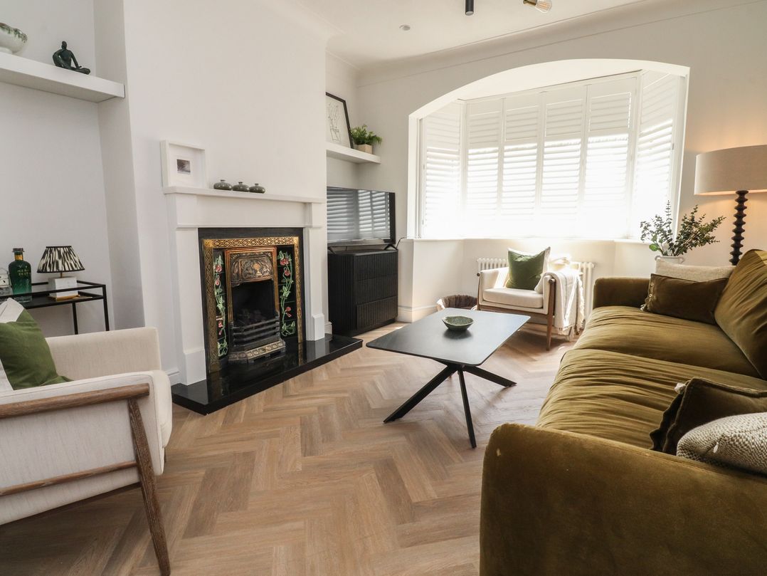 11 Sandhurst Avenue