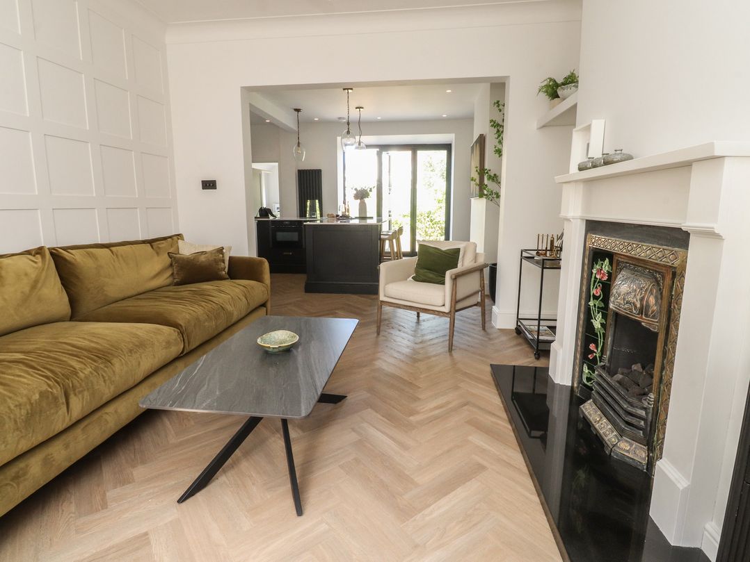 11 Sandhurst Avenue