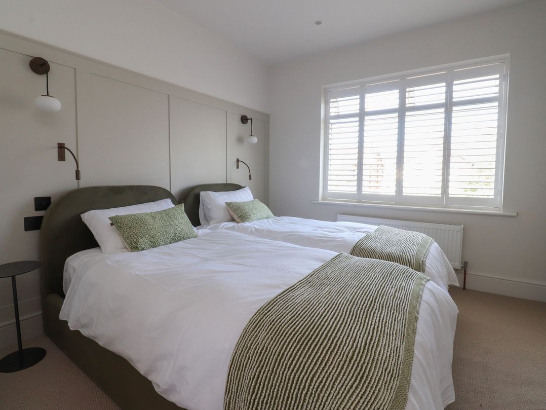 11 Sandhurst Avenue