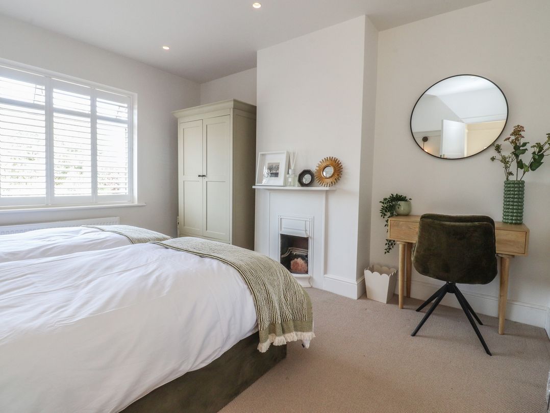 11 Sandhurst Avenue
