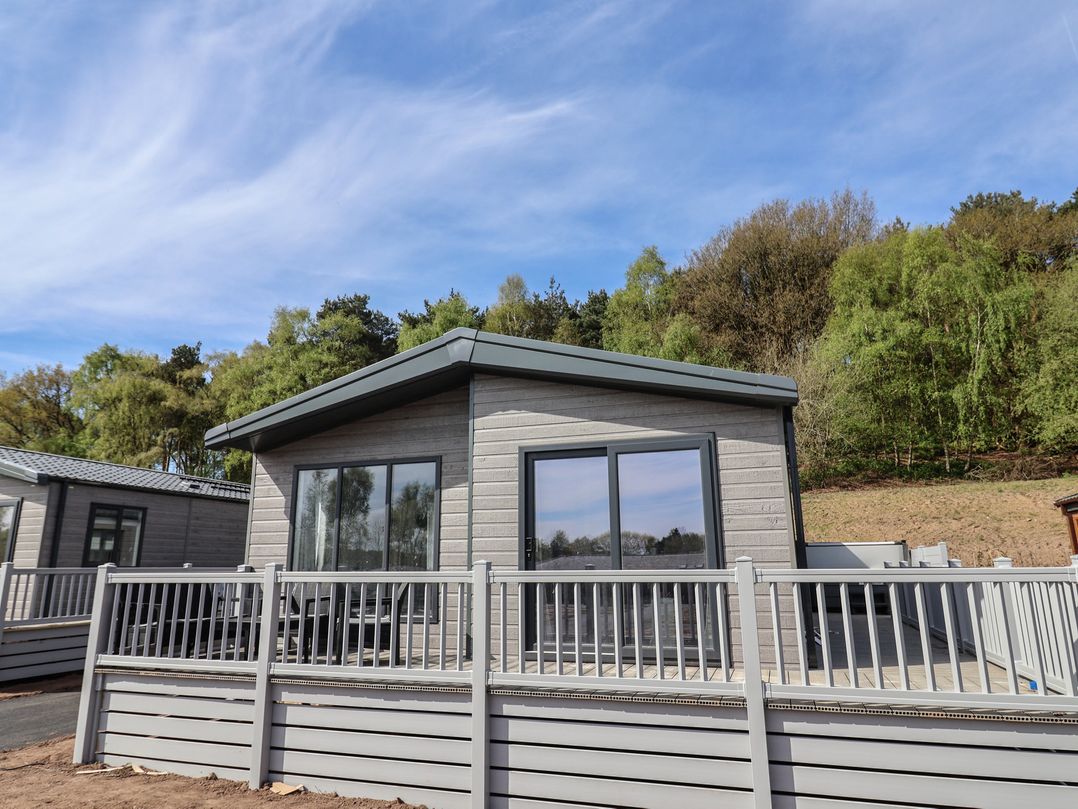 Cedar Lodge 3 Bedrooms with hot tub